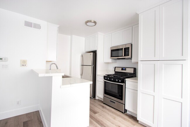 Building Photo - 1441 S Bedford St