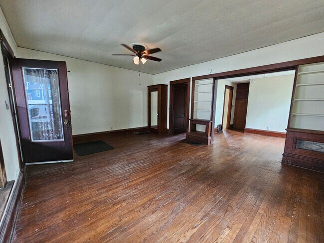 Building Photo - 215 18th St NE