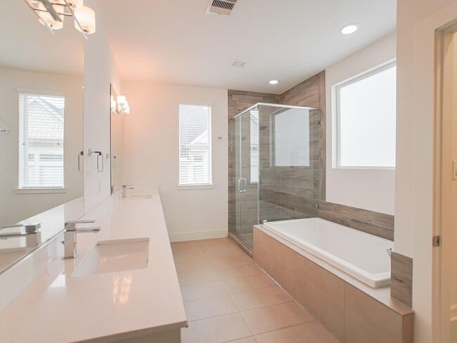 Building Photo - 2004 Rosedale St