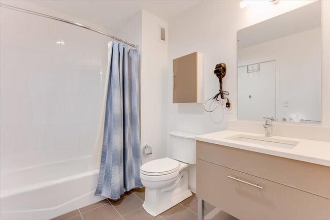 Building Photo - 300 Kendall St