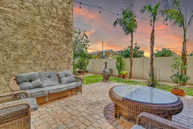 Building Photo - 2734 S Santa Rita