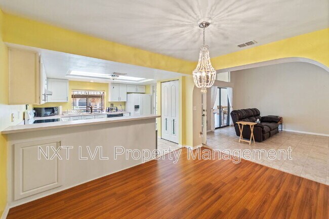 Building Photo - 5510 SW 4th Pl