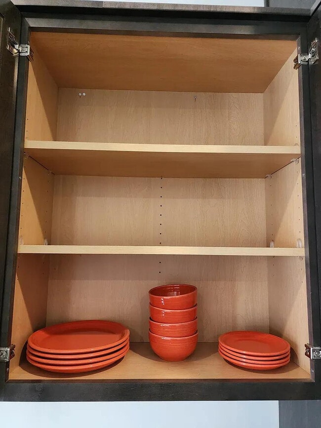 Building Photo - 1680 Memorial Dr SE