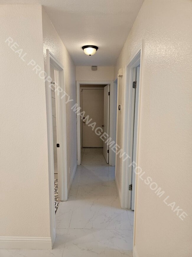 Building Photo - Coming Soon – 3 Bed / 2 Bath Home Near Folsom High School