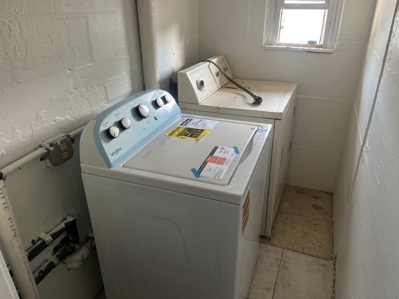 Building Photo - 610 SE 13th Terrace