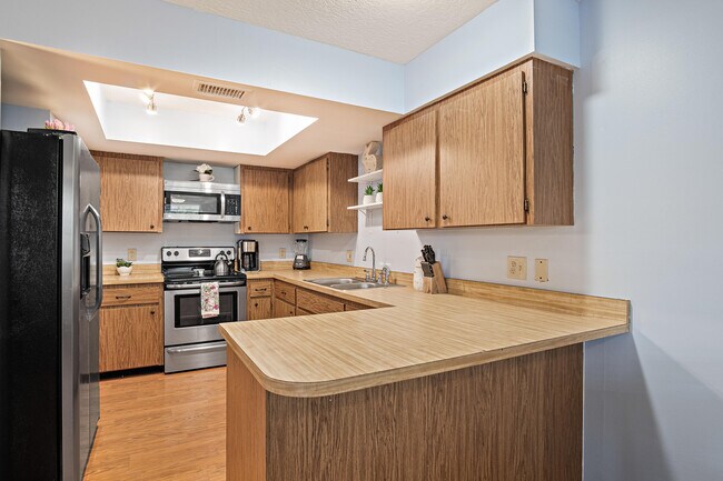 Building Photo - 715 S Ocean Dr
