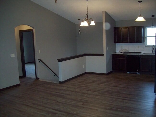 Building Photo - 5350 N Cypress Dr