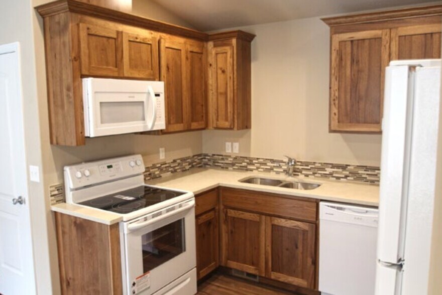 Building Photo - 885 NW 2nd St.