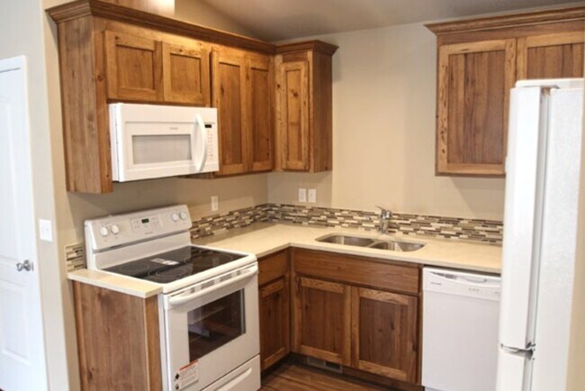 Building Photo - 885 NW 2nd St.