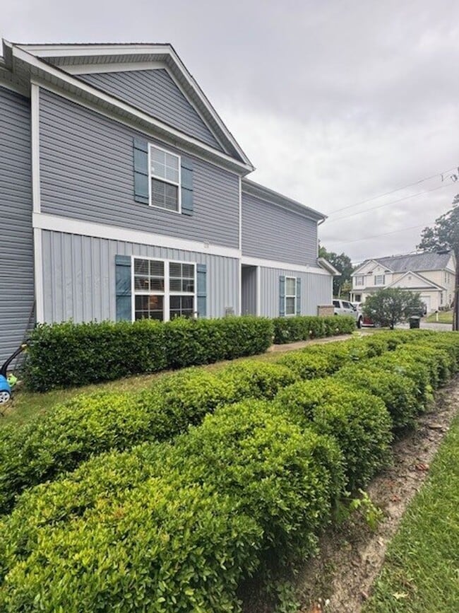 Building Photo - Adorable duplex condo in Red Mill.