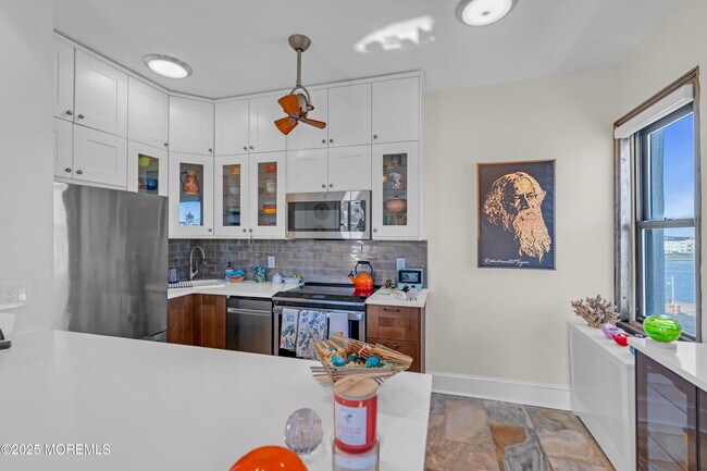 Building Photo - 400 Deal Lake Dr