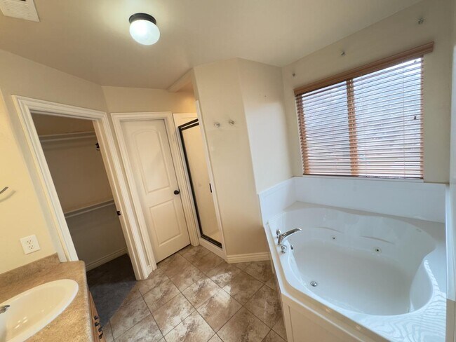 Building Photo - 1078 Cinnamon Ridge Dr