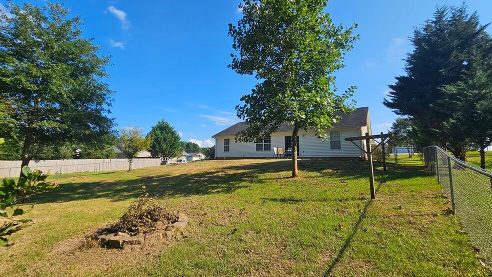 Building Photo - 203 Turkey Trot Rd