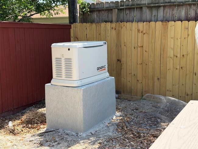 Building Photo - 5525 Swan Dr