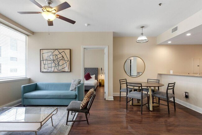 Building Photo - 925 Common St