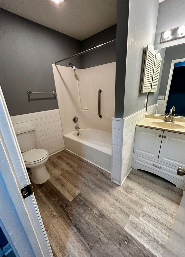 Building Photo - 1007 11th Ct