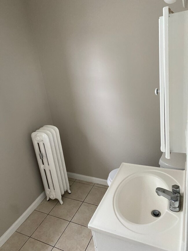 Building Photo - 142 Walnut St