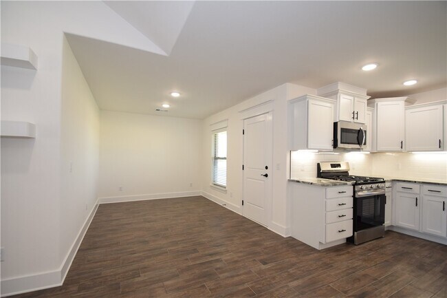 Building Photo - 320 Palm St