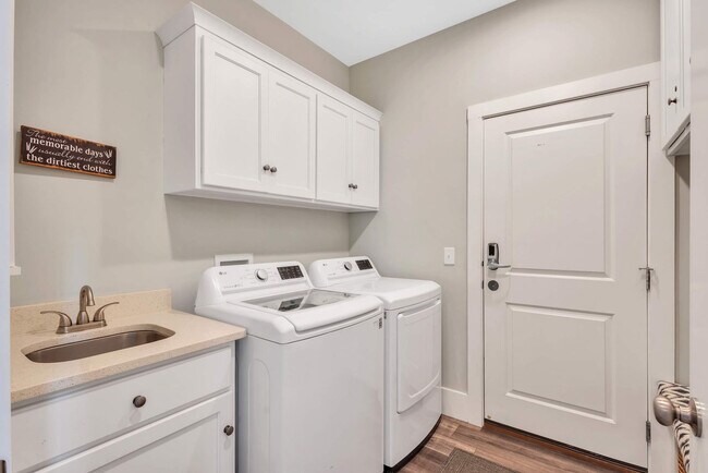 Building Photo - 36 Firethorn Ln