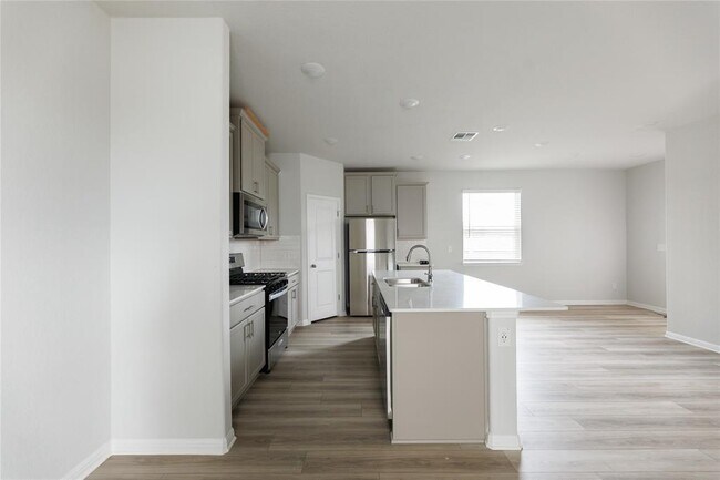 Building Photo - 6206 Marsh Ln