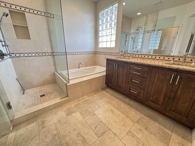 Building Photo - HOUSE - RED ROCK VIEWS - MOVE IN SPECIAL!
