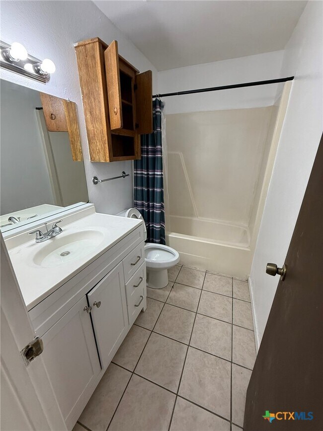 Building Photo - 309 E Walnut St