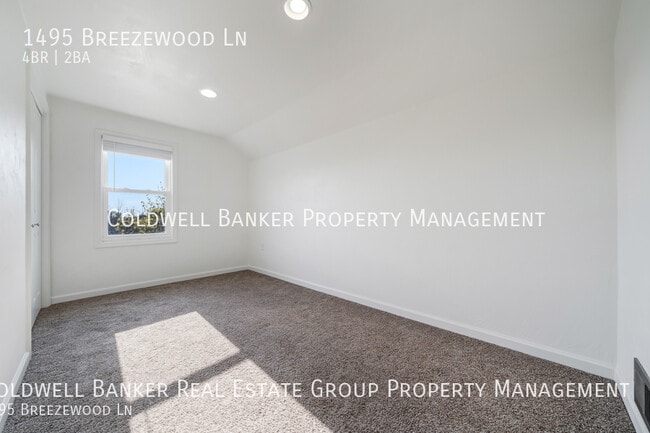 Building Photo - 1495 Breezewood Ln