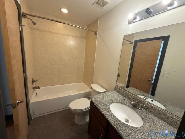 Building Photo - 306 E Broad St