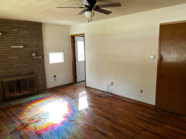 Building Photo - 115 Evergreen Terrace