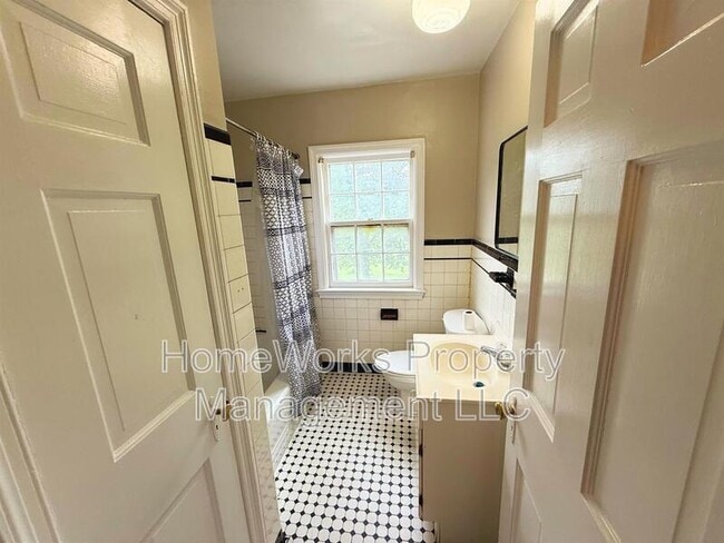 Building Photo - 347 Martingale Ave