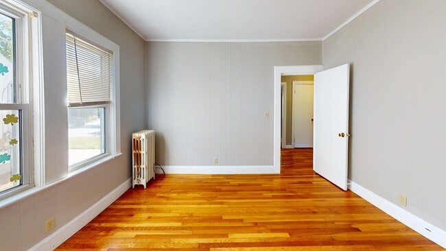 Building Photo - 48 Oak St