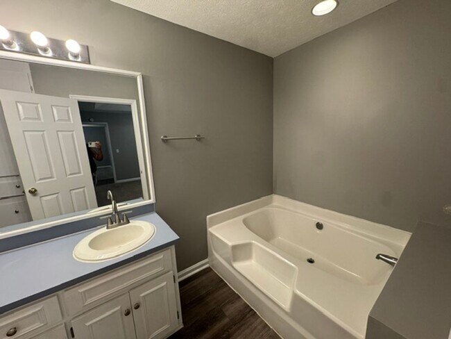 Building Photo - 108 Wolverine Ct