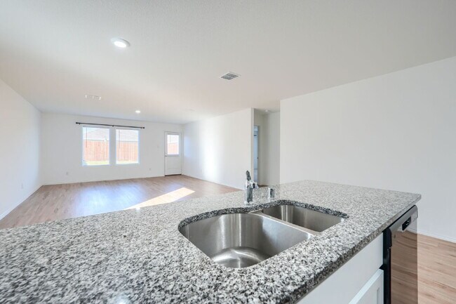 Building Photo - Well-Maintained Home in Princeton – Comfortable Living in a Growing Area