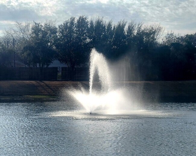Building Photo - 1319 Periwinkle Dr