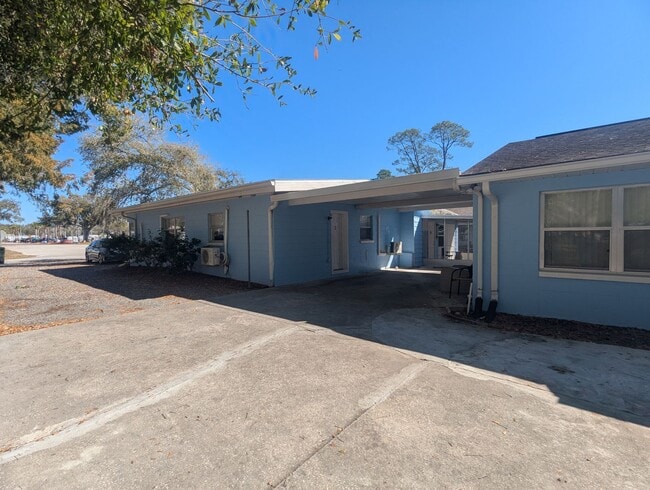 Building Photo - Charming and Spacious 3-Bedroom Home for Rent, furbabies are Welcome!