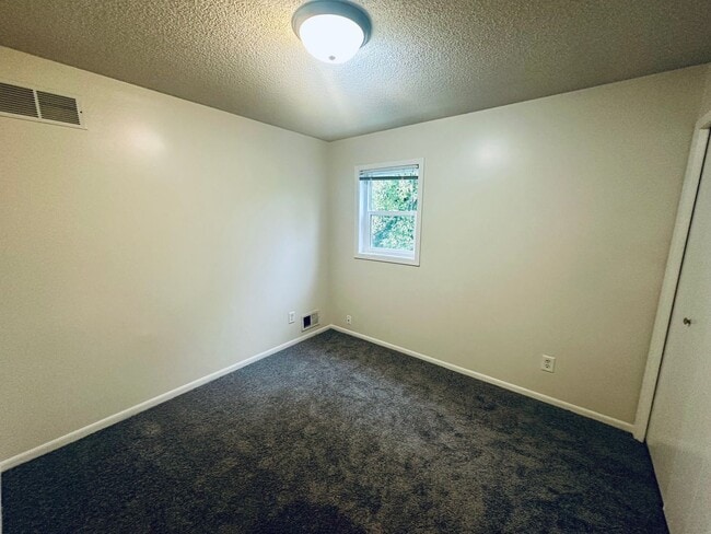 Building Photo - Beautiful 3-Bedroom Single Family Home wit...