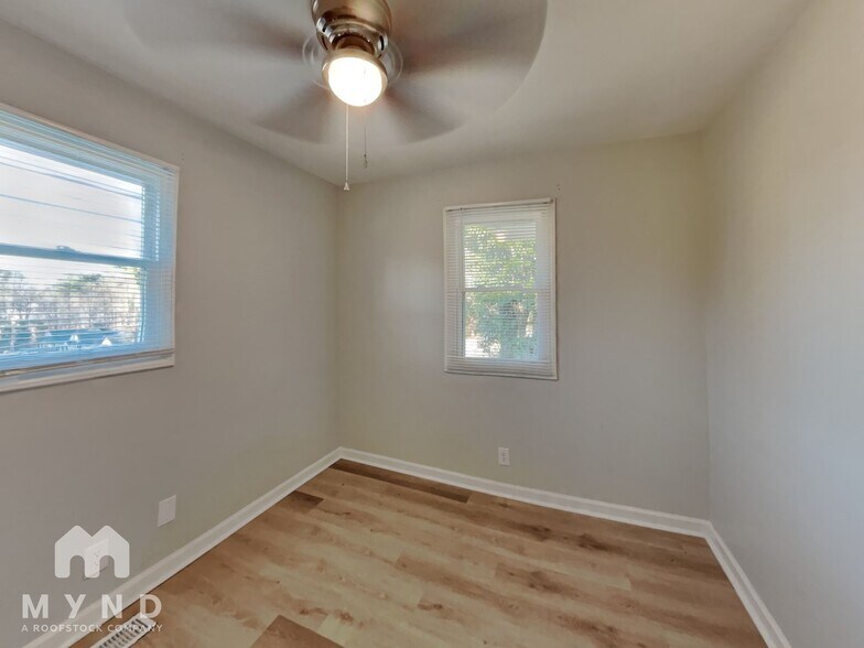 Building Photo - 900 Chalmers St