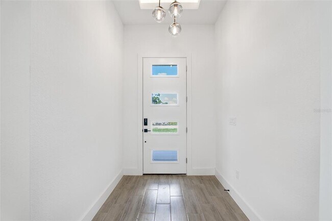 Building Photo - 24510 SW Kingsway Cir