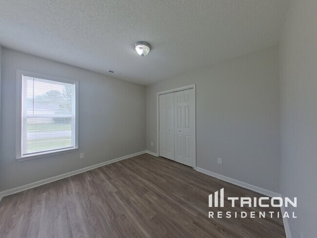 Building Photo - 2612 Fairstone Ave