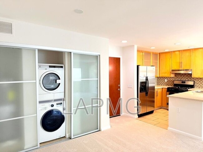 Building Photo - 4702 Fulton Ave