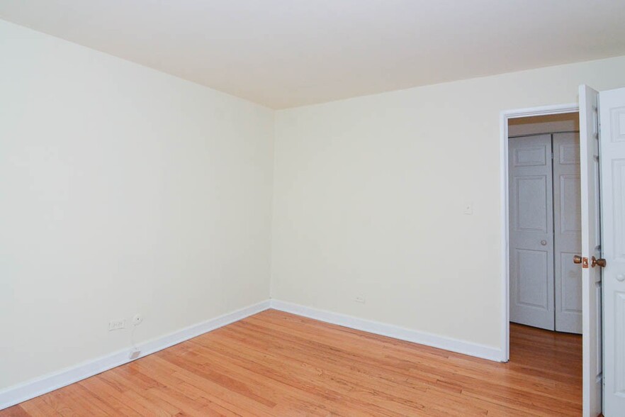 Building Photo - 663 W Wrightwood Ave