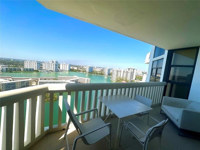 Building Photo - 1000 W Island Blvd