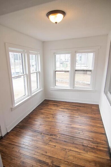 Left porch - 1922 Jefferson St NE