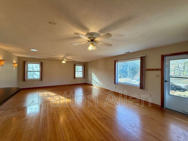 Building Photo - 74 Oakdale Dr