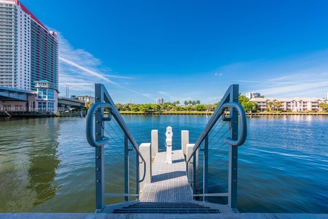 Building Photo - 4010 S Ocean Dr