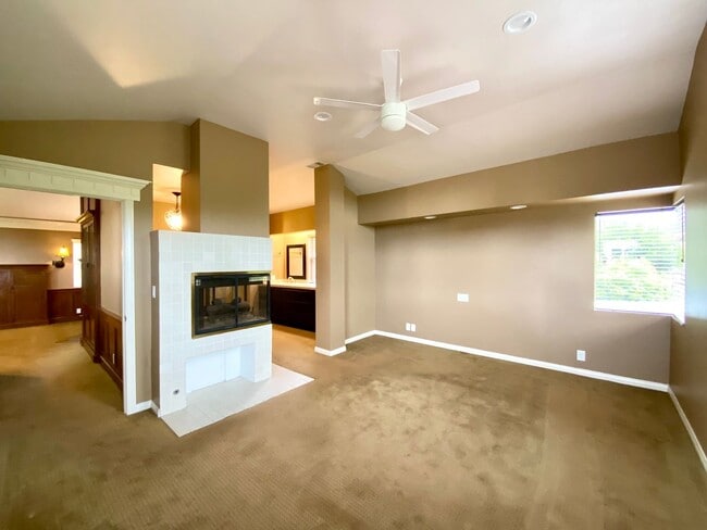 Building Photo - Beautiful 3 Bedroom Mission Canyon Home wi...