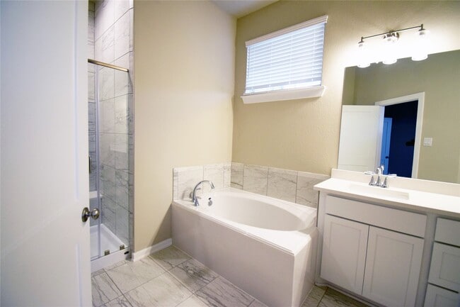 Building Photo - 9442 Starlight Oak Dr