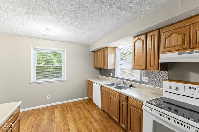 Building Photo - 420 S East St