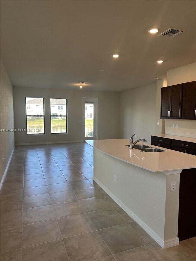 Building Photo - 2163 Appleton Cir S