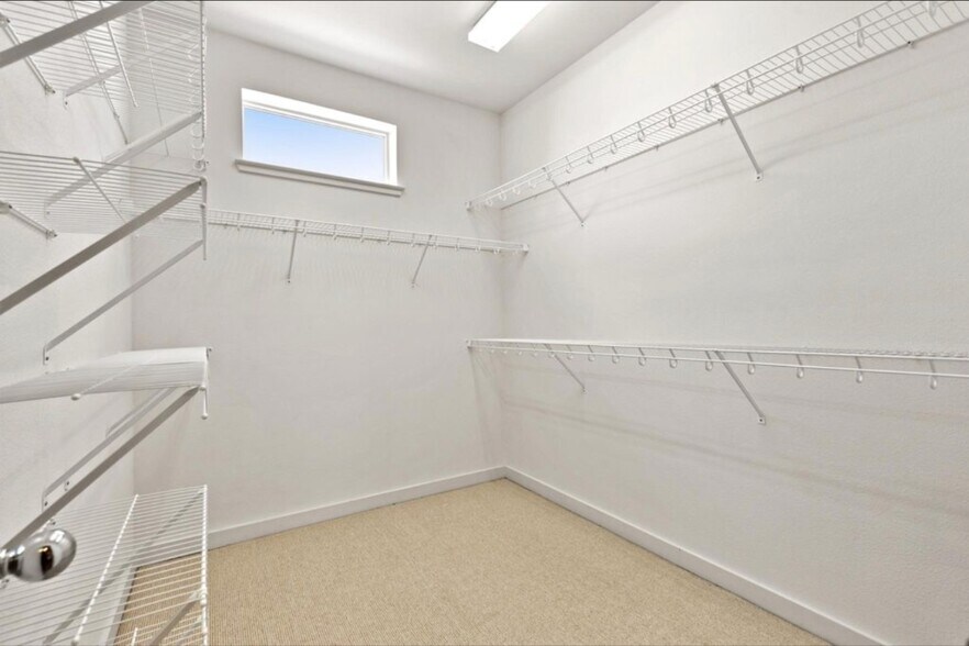 Building Photo - 3800 Holland Ave